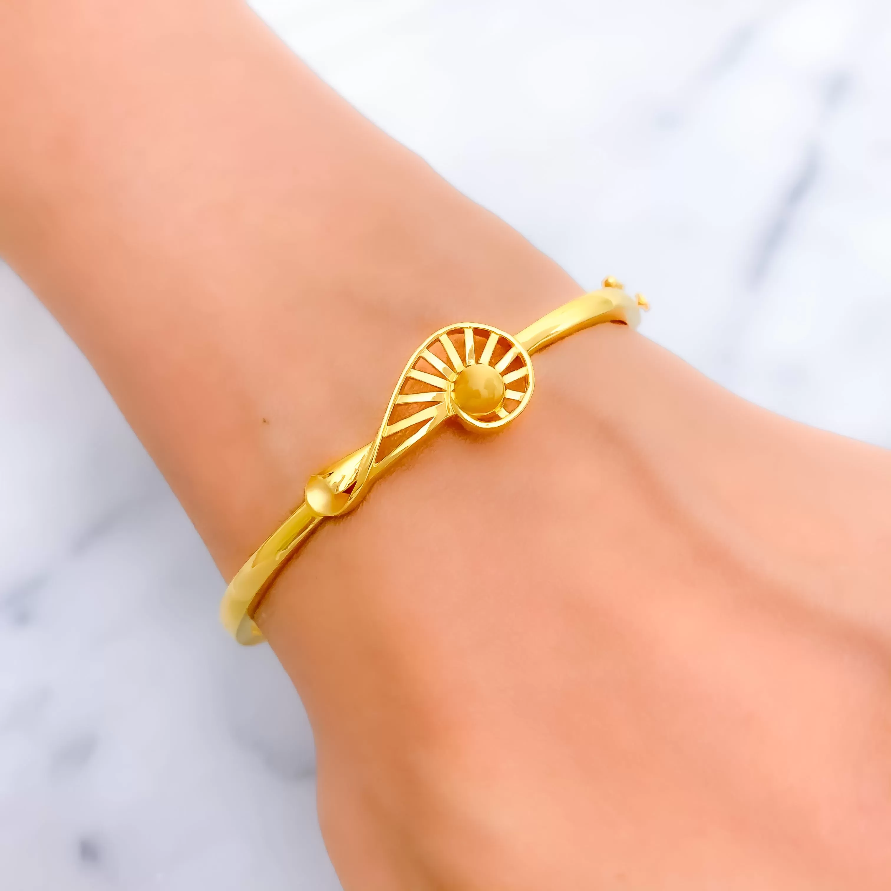 Attractive Striped Paisley 22k Gold Bangle Bracelet