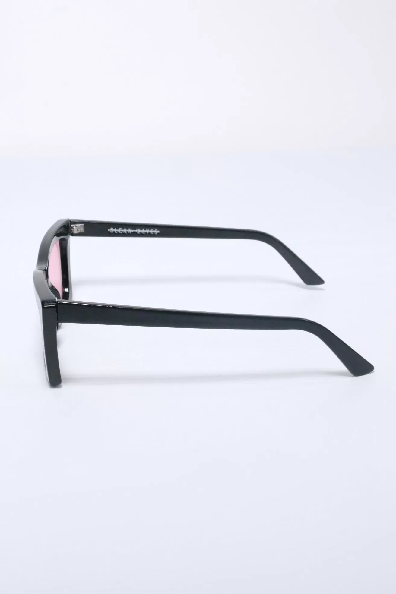 Clean Waves Type 04 Sunglasses - Black/Pink