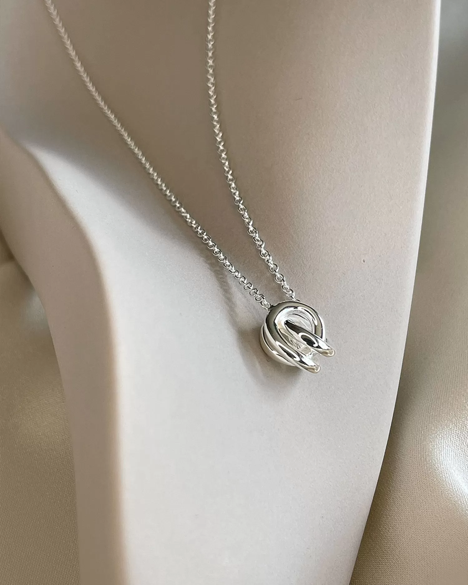 Unity necklace silver